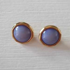 Lichtblauwe knoopjes met goudkleurig randje 2 stuks