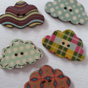 Houten knopen wolken 5 stuks