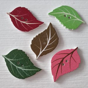 Houten knopen blaadjes 5 stuks