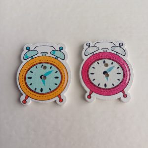 Houten knopen klok 2 stuks