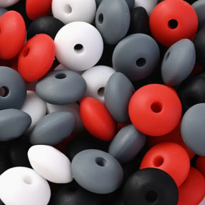 Platte silicone kralen rood – zwart  mix 20 stuks