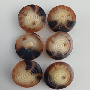 Bruine knopen 6 stuks