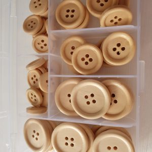 Doosje houten knopen