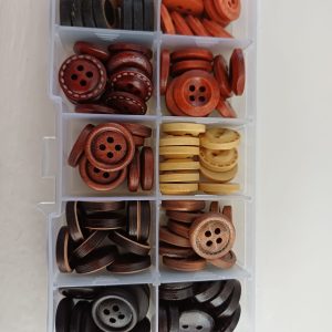 Doosje bruine knopen