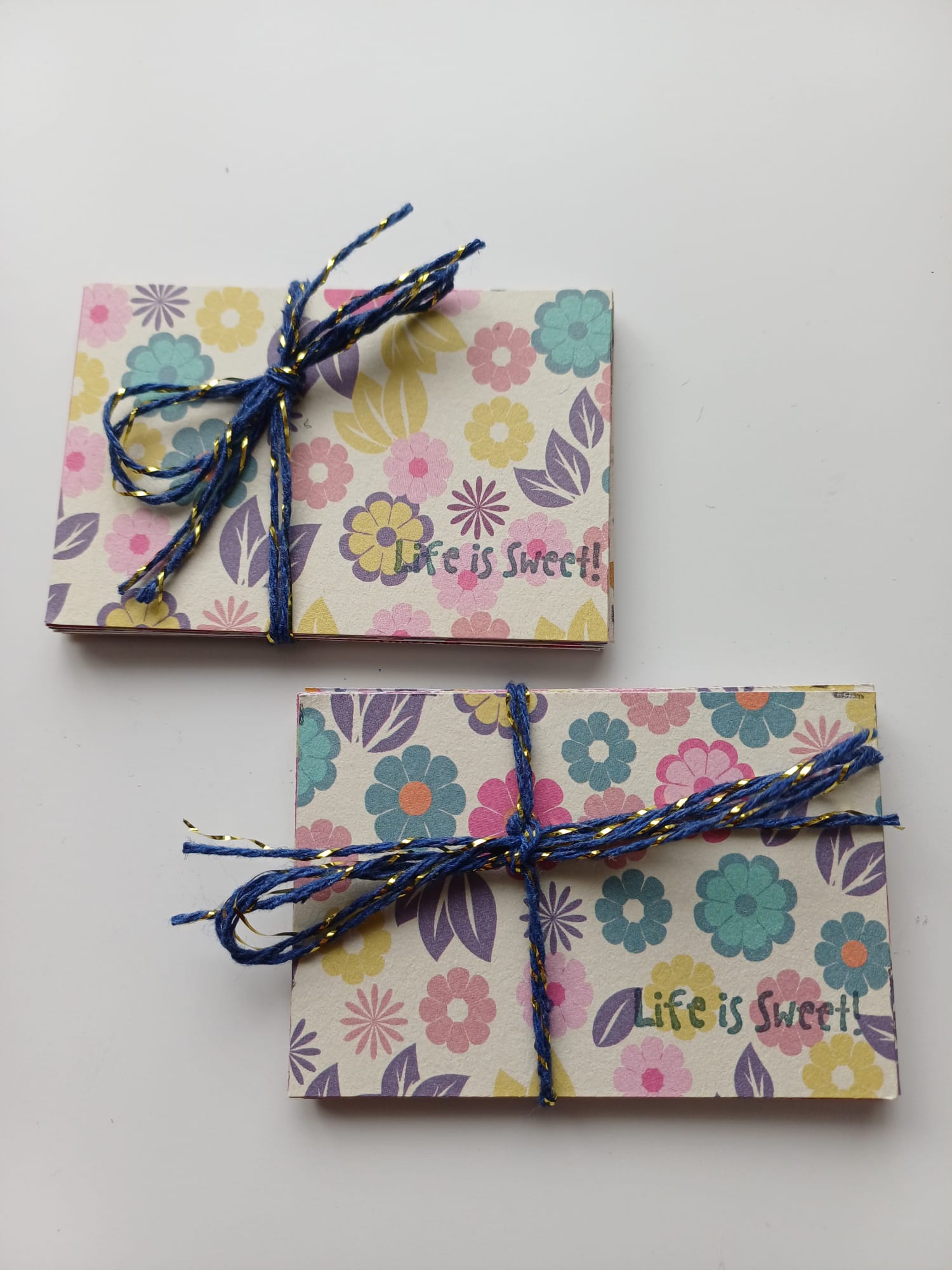 Gekleurde kaartjes stempelen