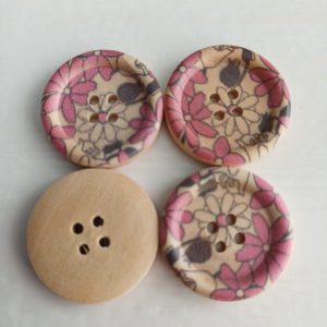 Houten knopen met bloemenprint 4 stuks