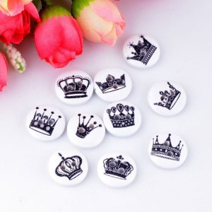 Witte houten knoopjes met kroontjes 10 stuks