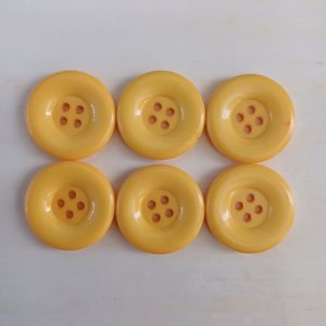 Gele knopen 6 stuks