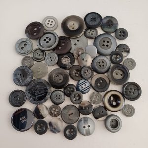 Grijze knopen 50 stuks